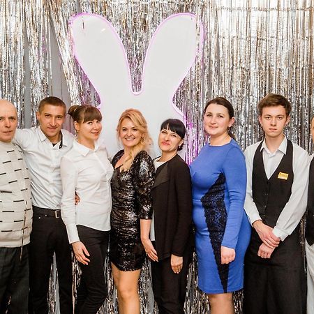 Veselyj Zajets Hotel Pirnove Bagian luar foto