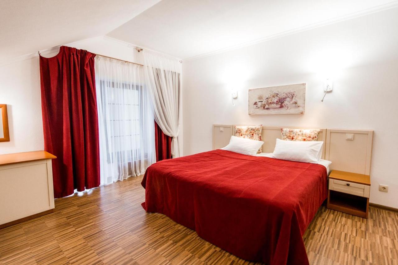Veselyj Zajets Hotel Pirnove Bagian luar foto