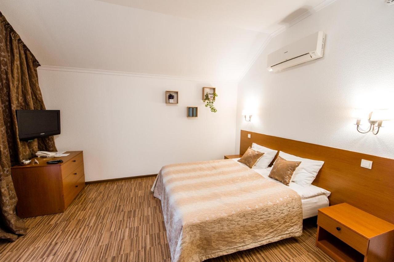Veselyj Zajets Hotel Pirnove Bagian luar foto