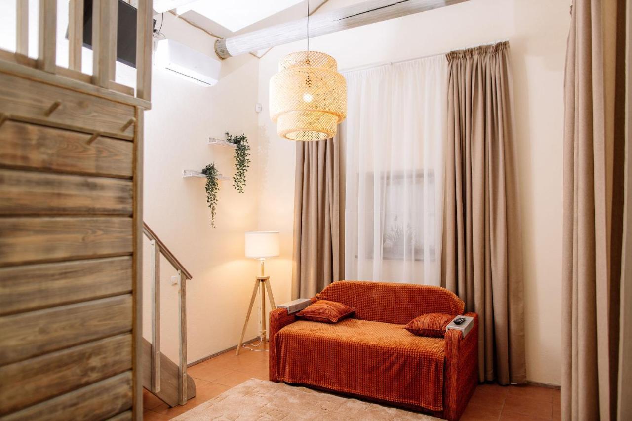 Veselyj Zajets Hotel Pirnove Bagian luar foto