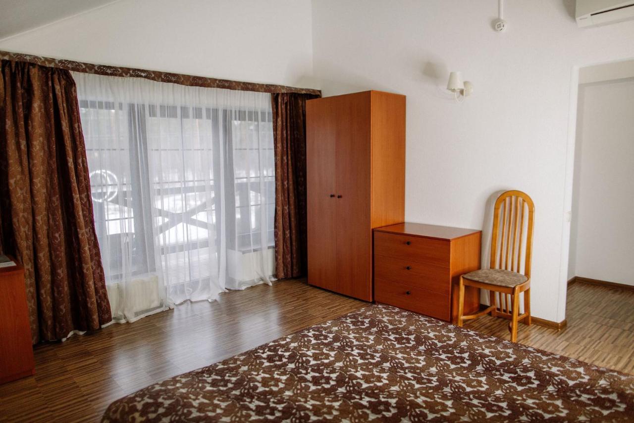 Veselyj Zajets Hotel Pirnove Bagian luar foto