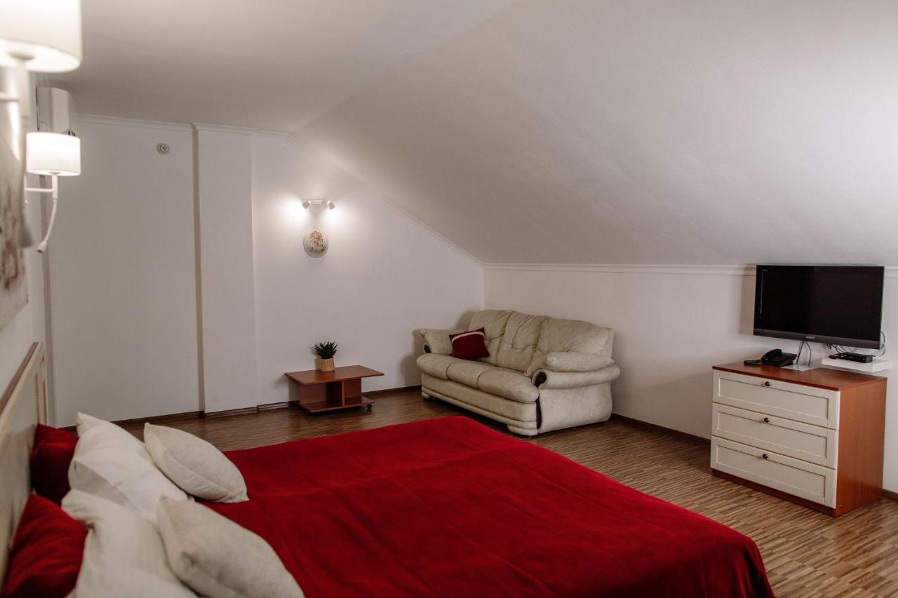 Veselyj Zajets Hotel Pirnove Bagian luar foto