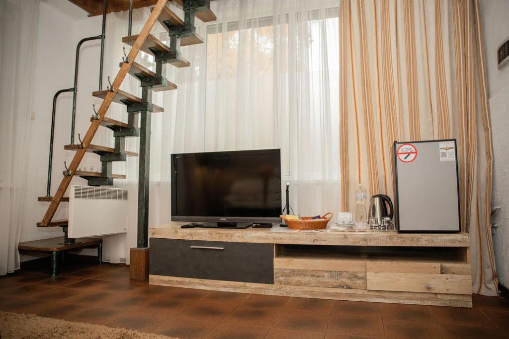 Veselyj Zajets Hotel Pirnove Bagian luar foto