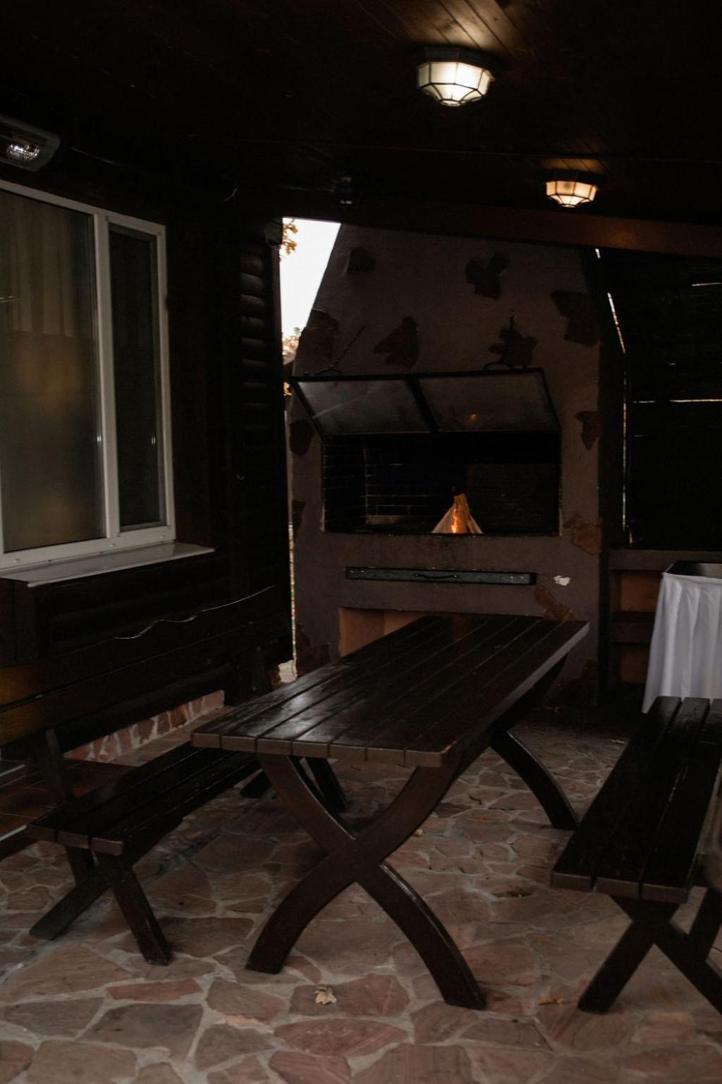 Veselyj Zajets Hotel Pirnove Bagian luar foto