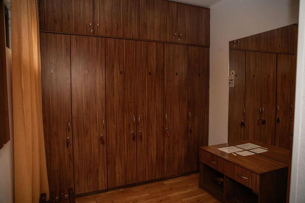Veselyj Zajets Hotel Pirnove Bagian luar foto